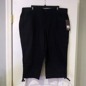 Gloria Vanderbilt Black Capris